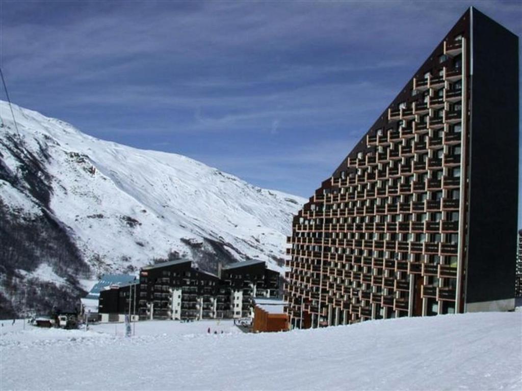 Cảnh núi rừng hoặc tầm nhìn ra núi từ căn hộ