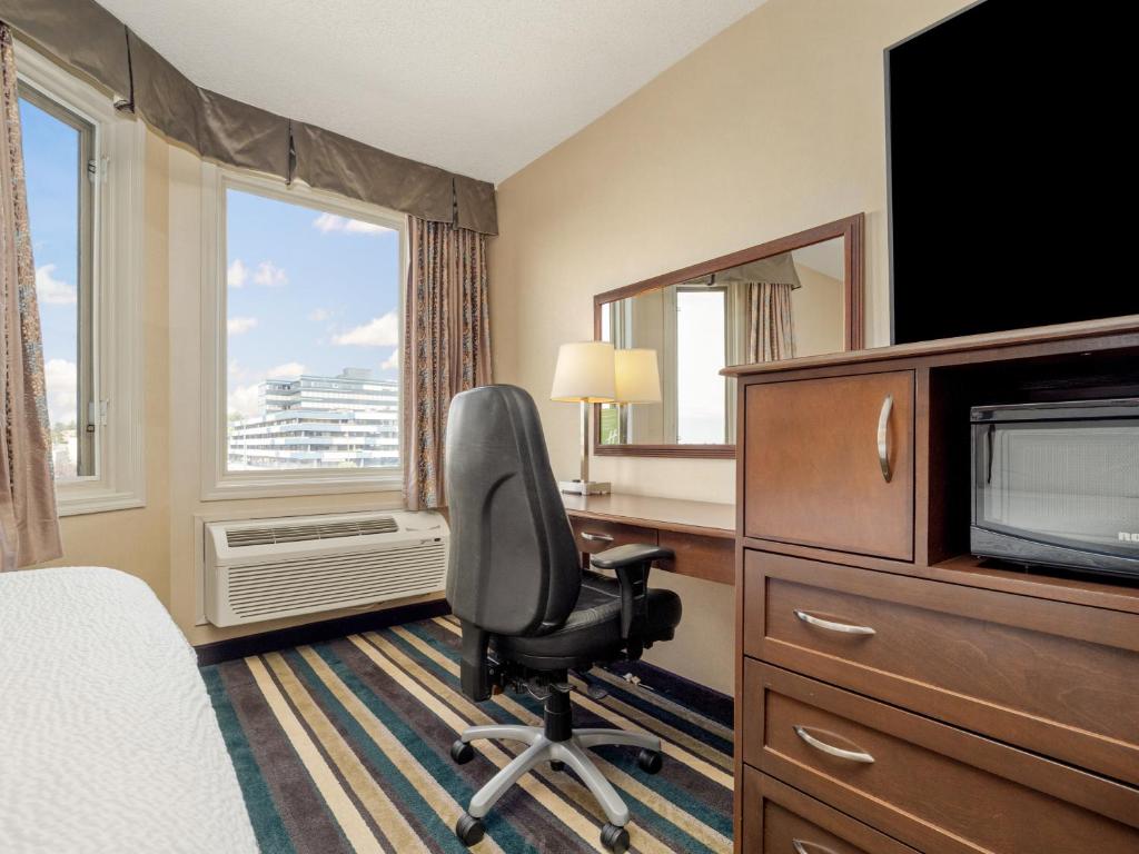 Holiday Inn Conference Centre Edmonton South by IHG - Resim 1