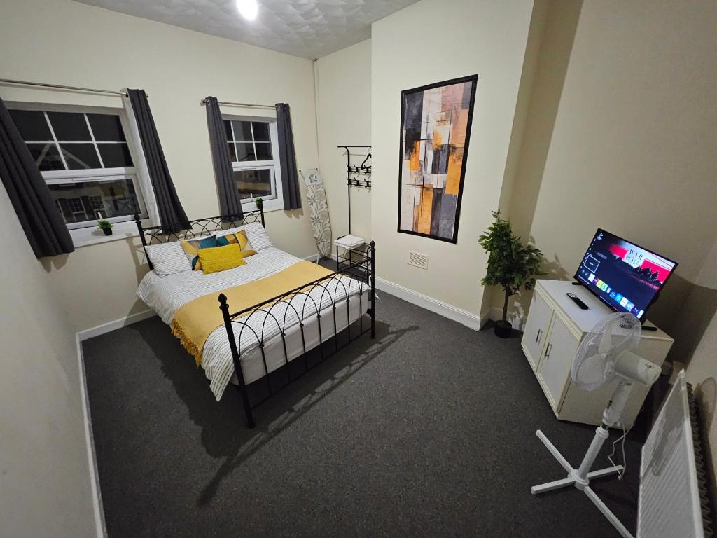 a bedroom with a bed and a television in it at Entire 2 Bedroom Apartment City Centre & Stadium in Cardiff