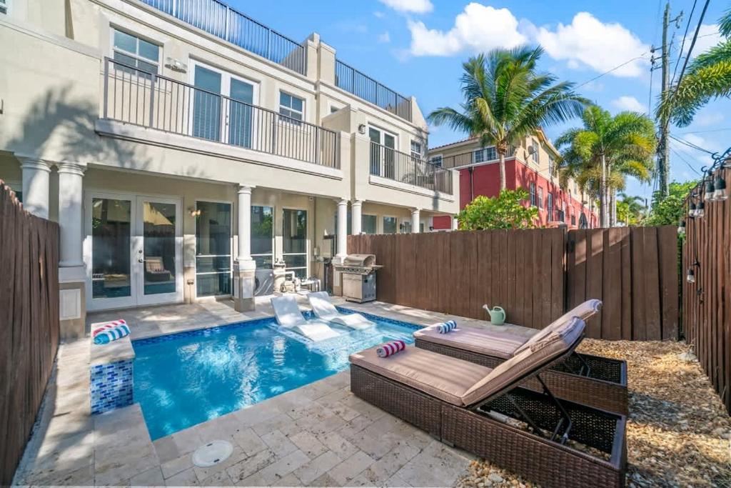 Lux Home with Rooftop & Elevator 2mi to Beach, Fort Lauderdale (updated ...