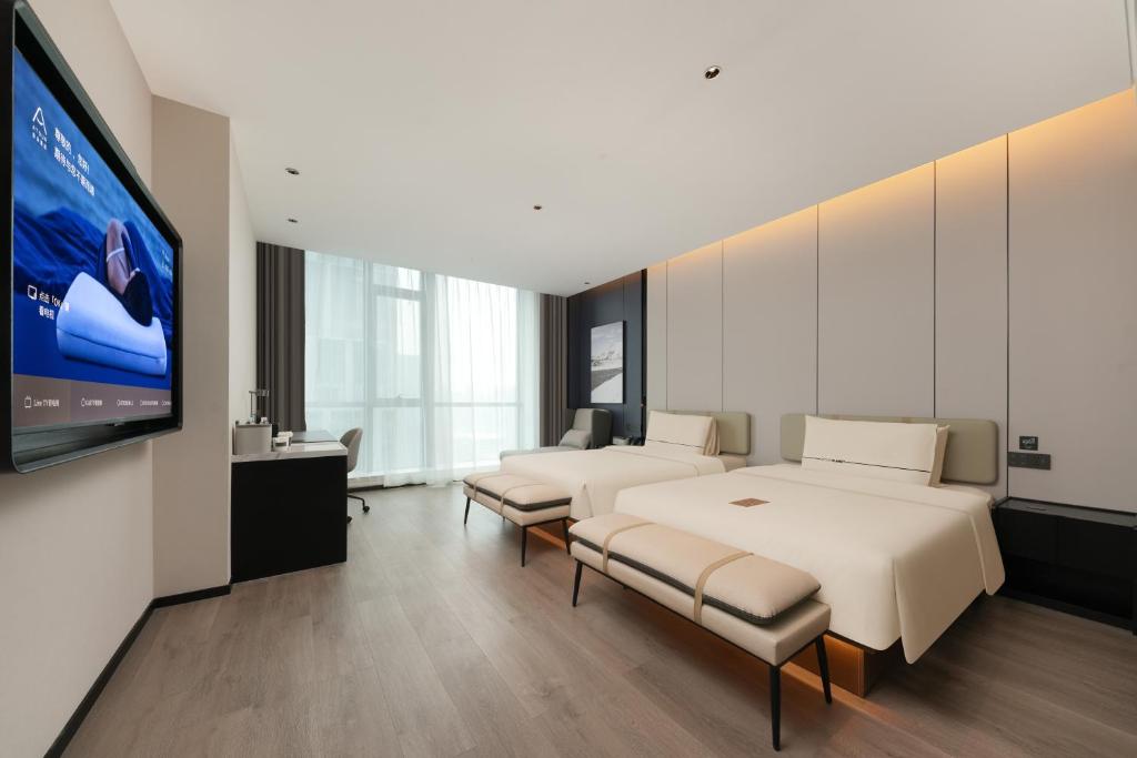 Ένα ή περισσότερα κρεβάτια σε δωμάτιο στο Atour Hotel Hangzhou Xiaoshan Information Port Town