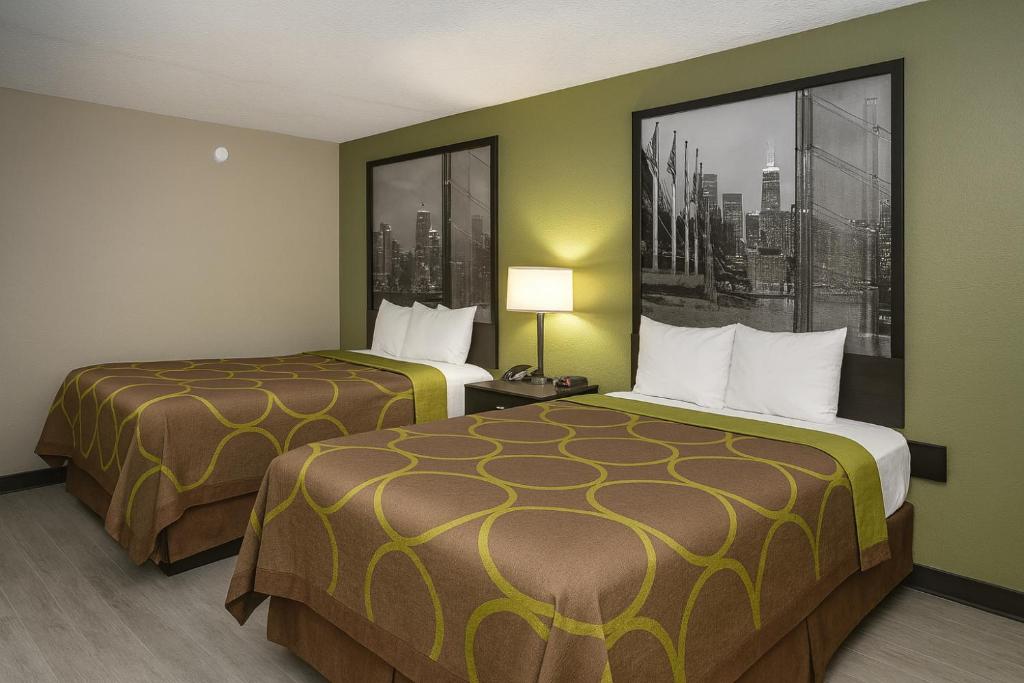 Super 8 by Wyndham Indianapolis South - 