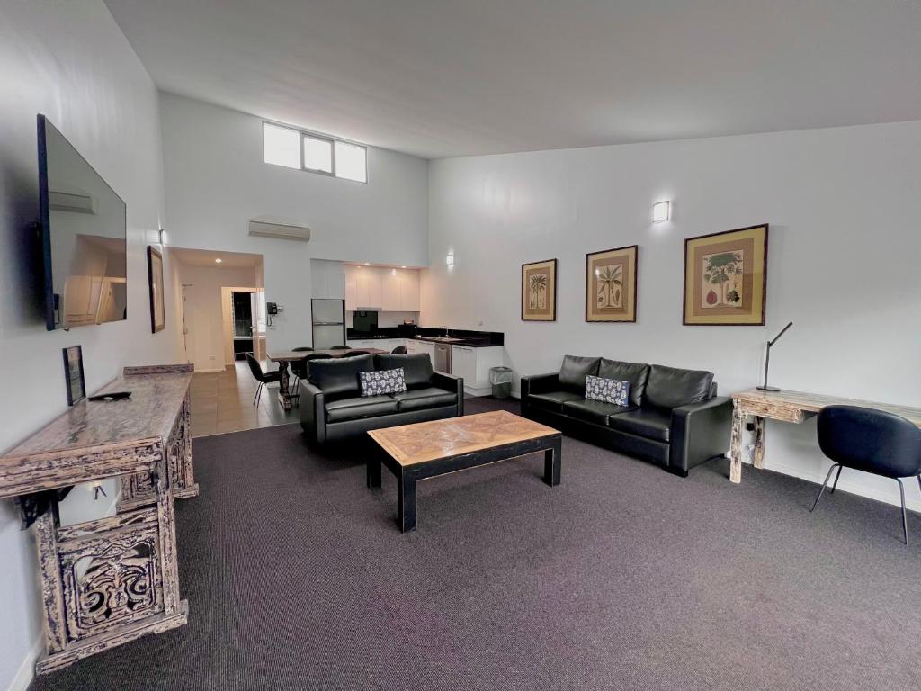 Crown on Darby Newcastle - Resim 3