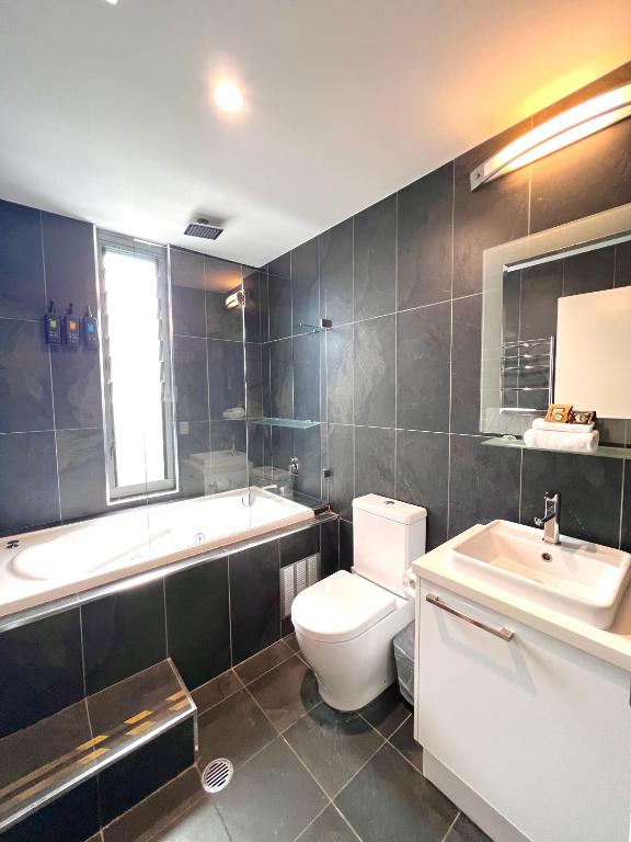 Crown on Darby Newcastle - Resim 13