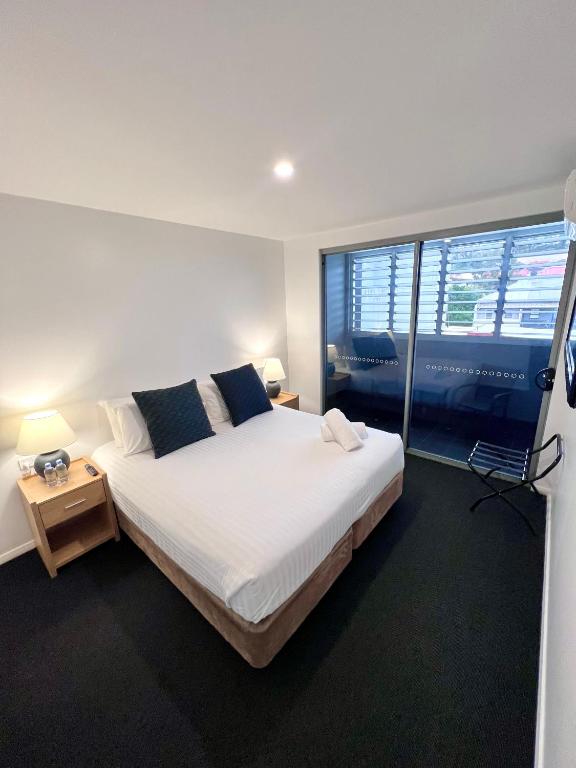 Crown on Darby Newcastle - Resim 14