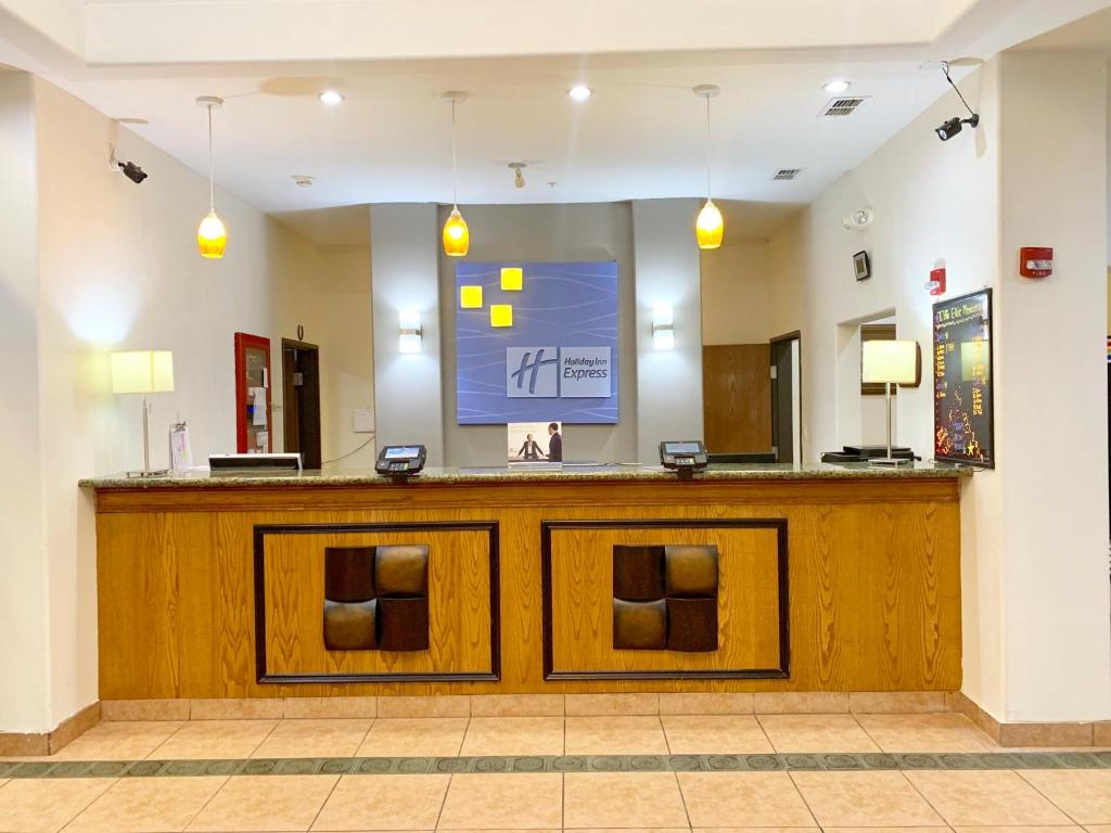 Holiday Inn Express Hotel and Suites Alice by IHG photo