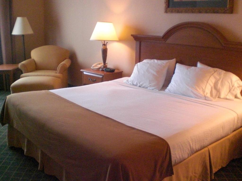 Holiday Inn Express Hotel and Suites Alice by IHG photo