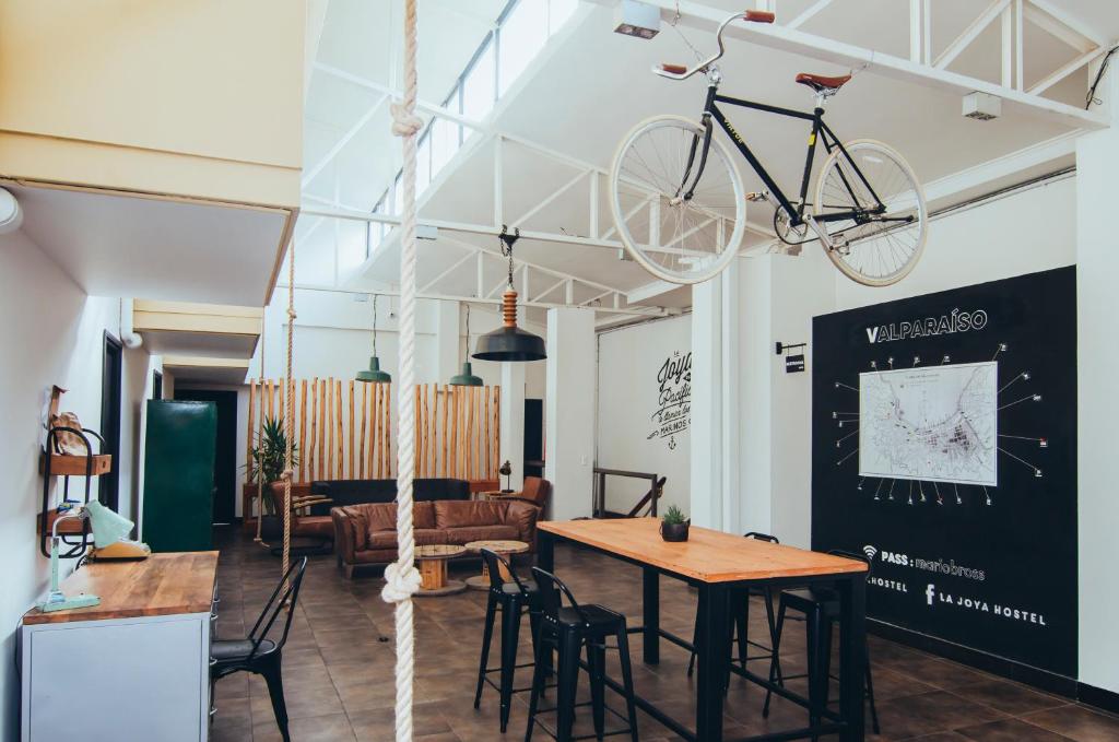 Restaurace v ubytování La Joya Hostel