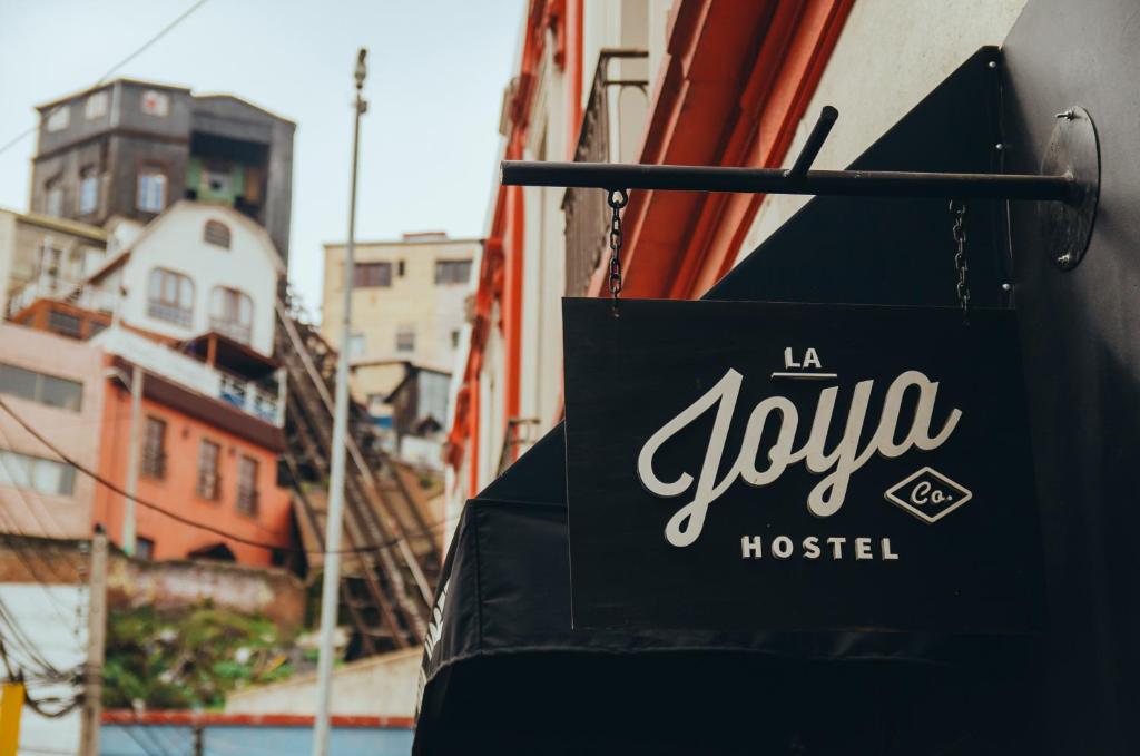 Certifikát, hodnocení, plakát nebo jiný dokument vystavený v ubytování La Joya Hostel