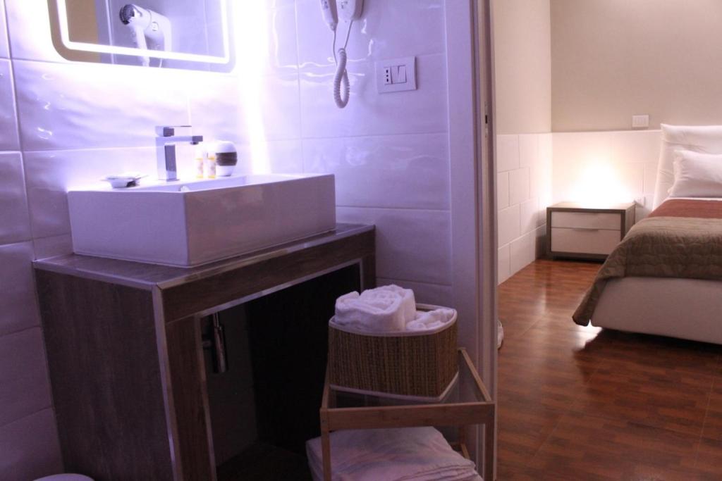 Łóżko lub łóżka w pokoju w obiekcie Gazebo Rooms