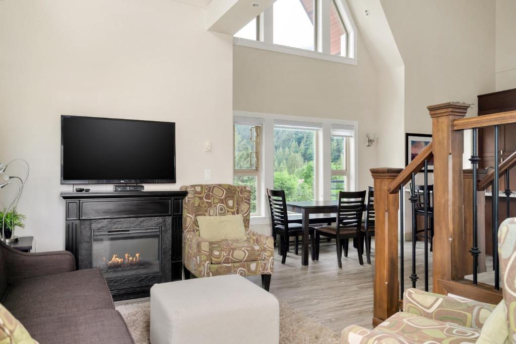 Afbeelding uit fotogalerij van 3BR Lakeside Unit in Harrison in Harrison Hot Springs