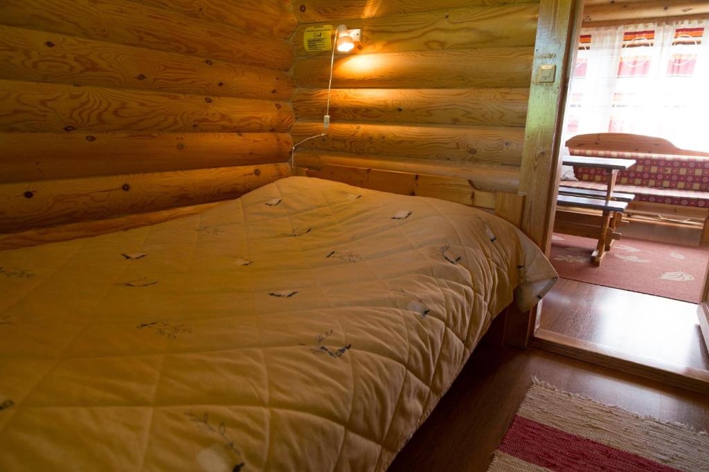 Postel nebo postele na pokoji v ubytování Hallan Akka Apartments