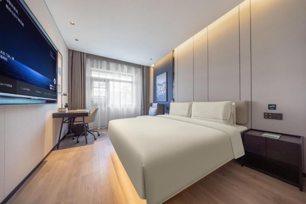 Un televizor și/sau centru de divertisment la Atour Hotel Beijing Fengtai Station Lizhe Tiandi