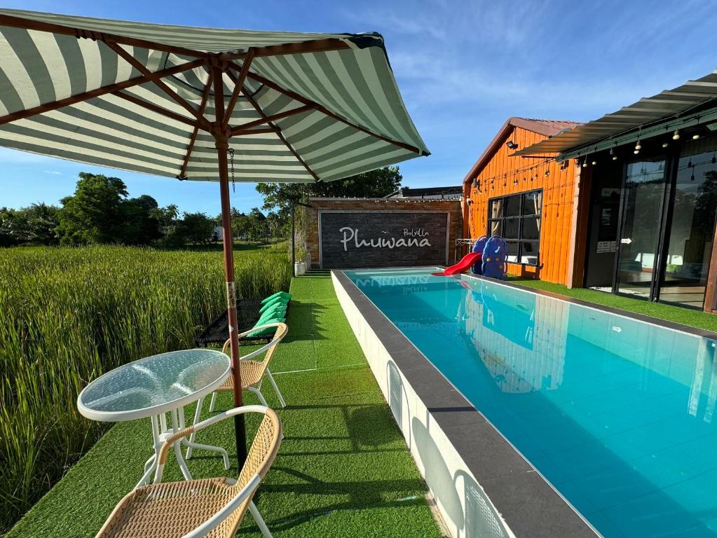 Hồ bơi trong/gần Phuwana Villa Songkhla