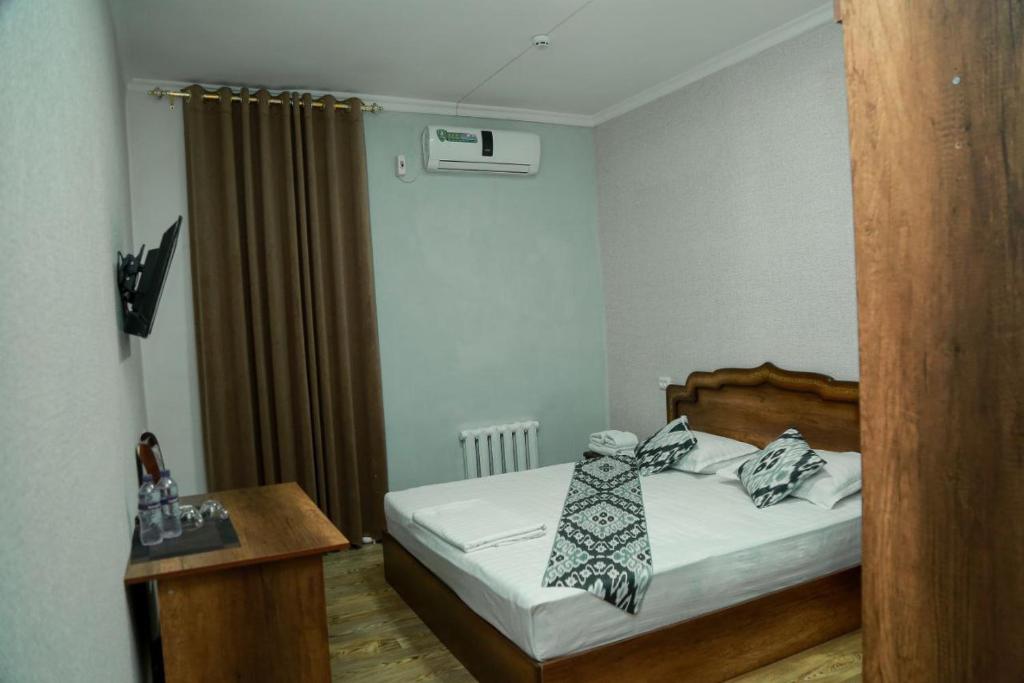 Ένα ή περισσότερα κρεβάτια σε δωμάτιο στο Hotel MIR Bukhara