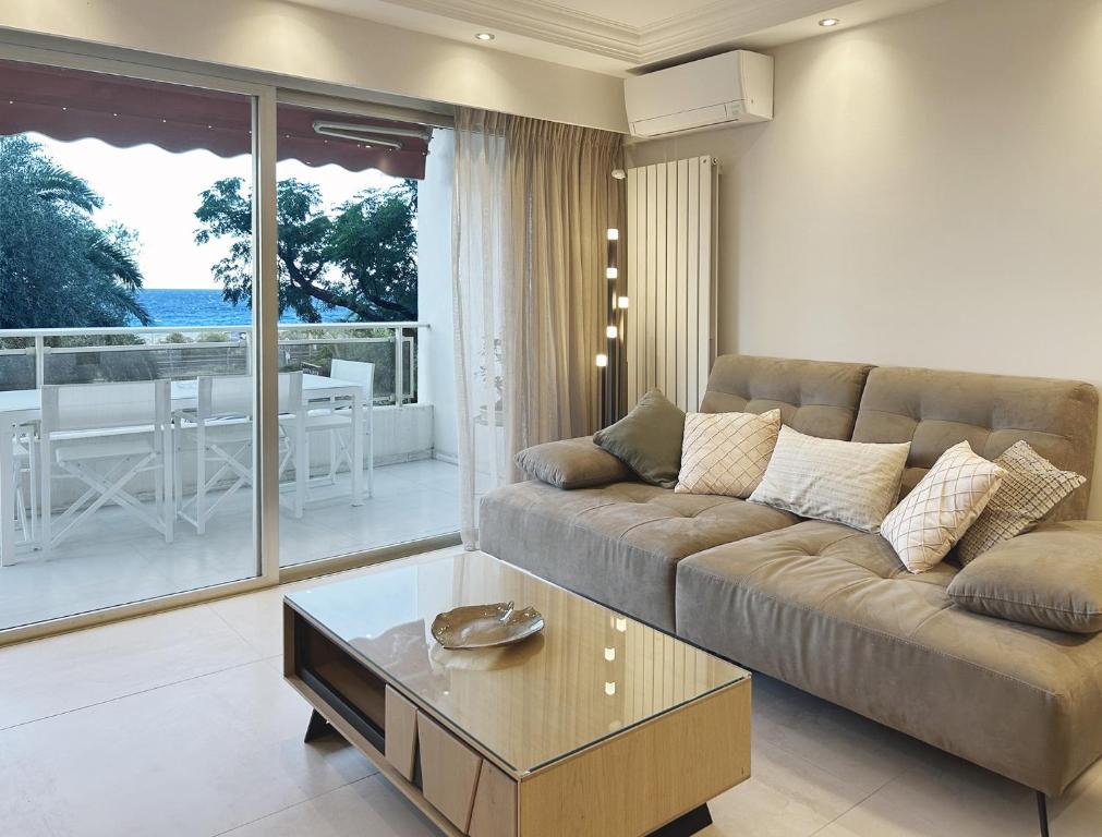 Χώρος καθιστικού στο Elegant 2 Br with parking