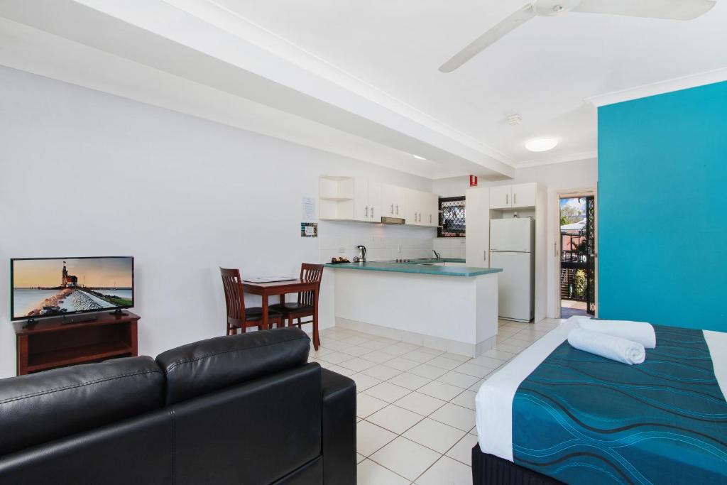 Cairns City Palms photo
