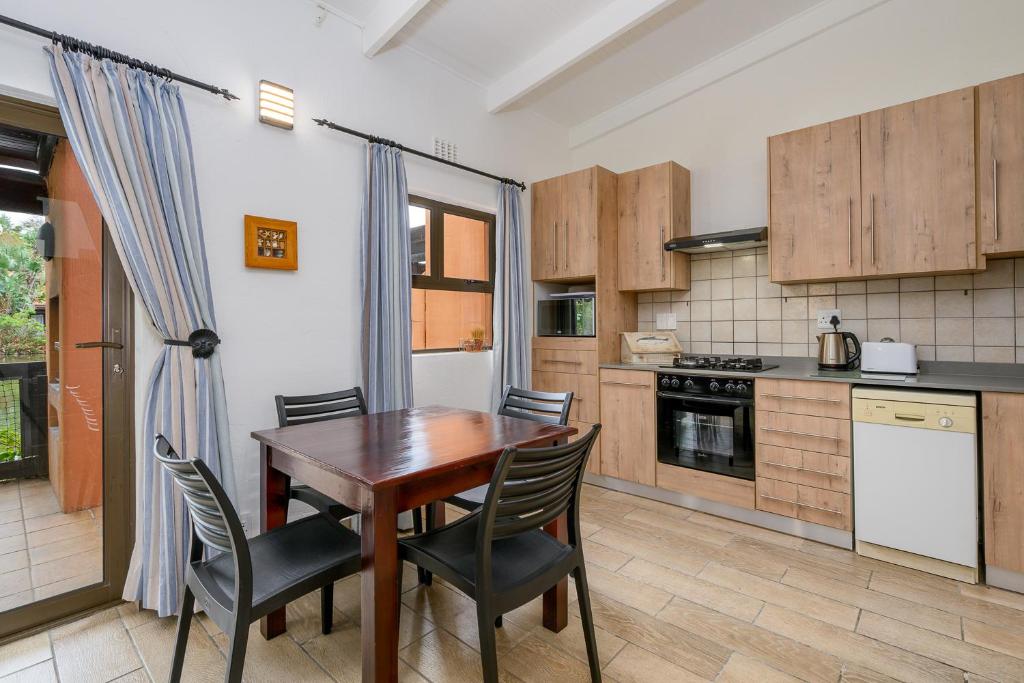 Køkken eller tekøkken på San Lameer Villa 1909 - 1 Bedroom Classic - 2 pax - San Lameer Rental Agency