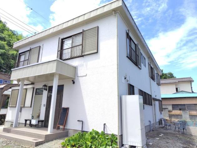 a white house with windows on the side of it at Makeit 1to3 - Vacation STAY 17354 in Chichibu