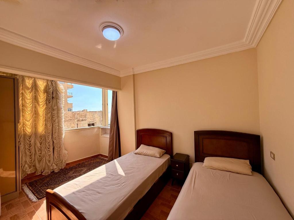 En eller flere senge i et værelse på Cozy Seaside Stay in Louran