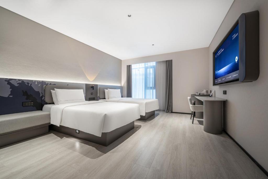 Ένα ή περισσότερα κρεβάτια σε δωμάτιο στο Atour Light Hotel Chongqing Nanbin Road University of Commerce