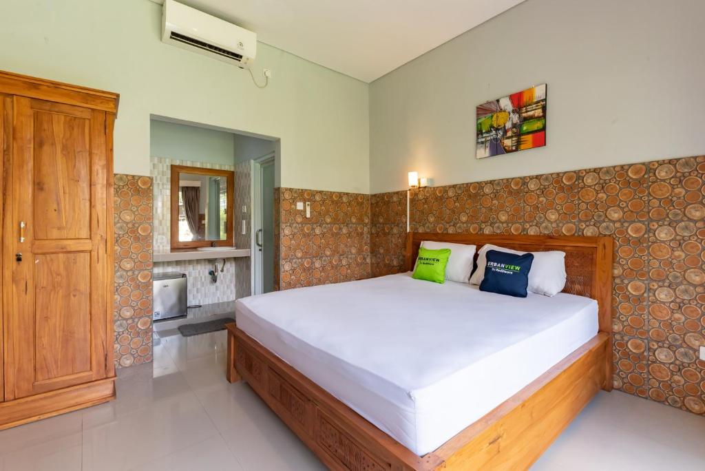 Urbanview Asung 2 Guesthouse near Canggu - Deluxe Double Room