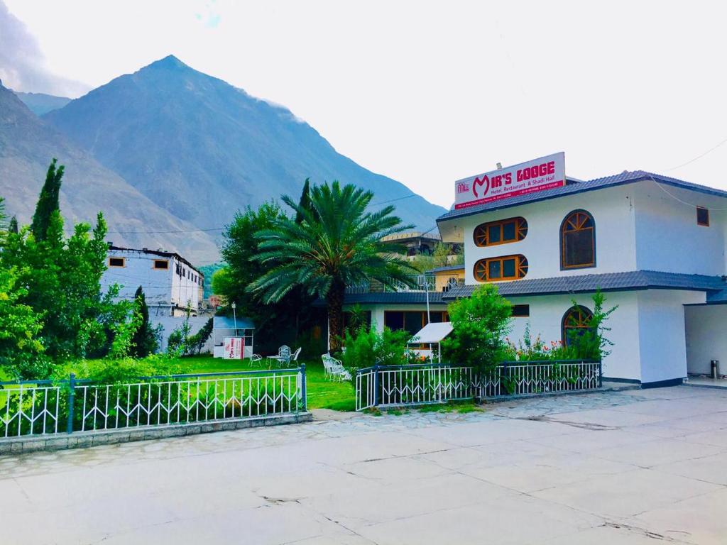 Gallery image of Mir,s Lodge Hotel Restaurant & Shadi hall in Gilgit