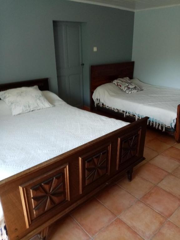 two beds in a room with twoperate beds at Les claux -185 rue des Claux in Saint-Romain-dʼAy
