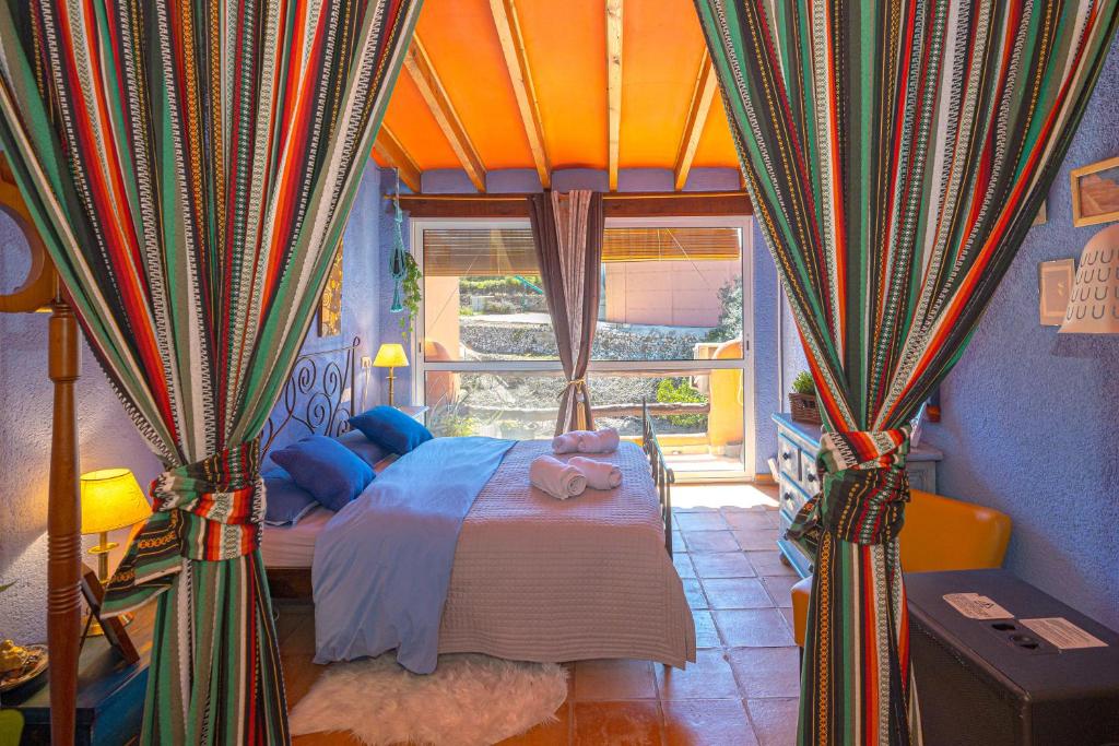 Ένα ή περισσότερα κρεβάτια σε δωμάτιο στο Can Lluna