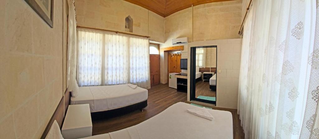 a bedroom with a bed and a mirror in a room at yıldız saray konuk evi in Sanlıurfa