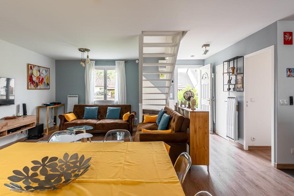 a living room with a couch and a table at 5 bedroom house near Disneyland Paris in Serris