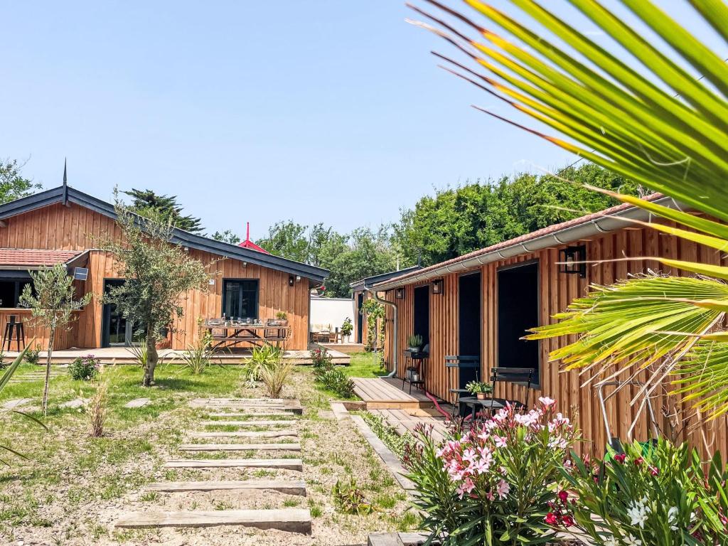 Κήπος έξω από το Holiday Home Les Villas de Rêve à la Mer by Interhome