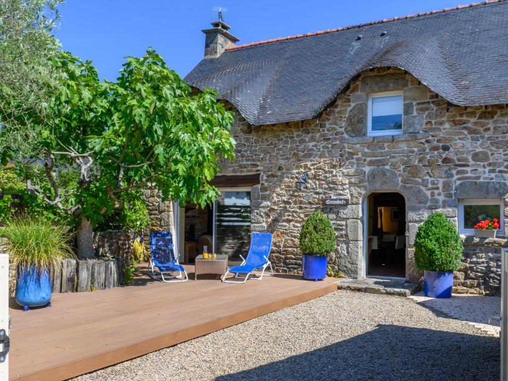 Κήπος έξω από το Holiday Home Maison Cromlech by Interhome