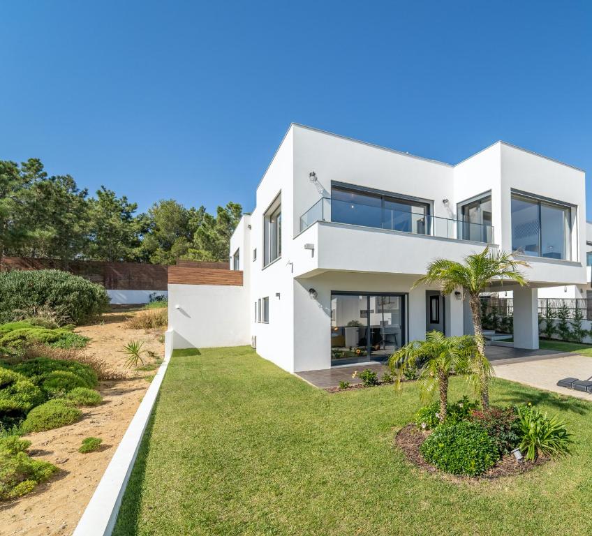 Κήπος έξω από το As Andorinhas - Walking distance to Monte Clerigo and Amoreira beaches