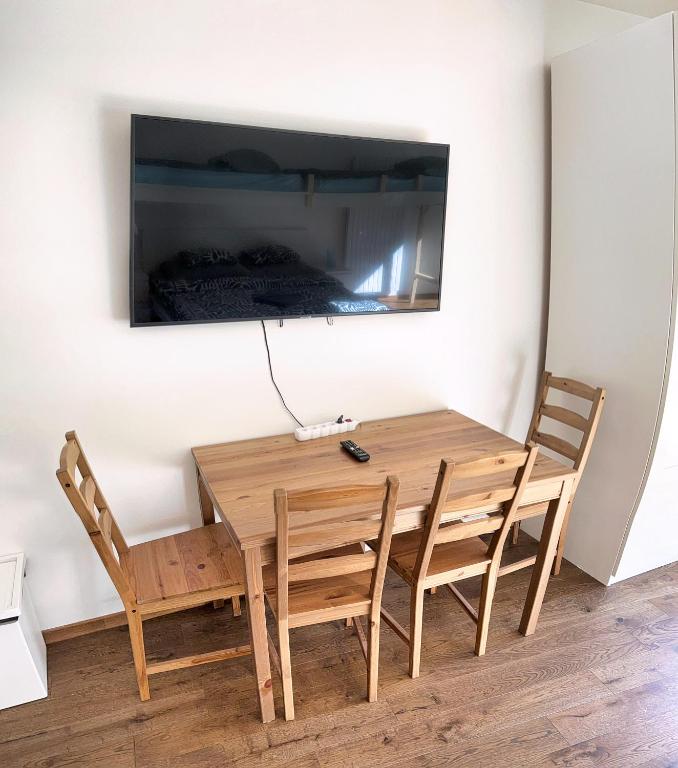 Quiet Central Stay & Parking Assistance - Resim 11