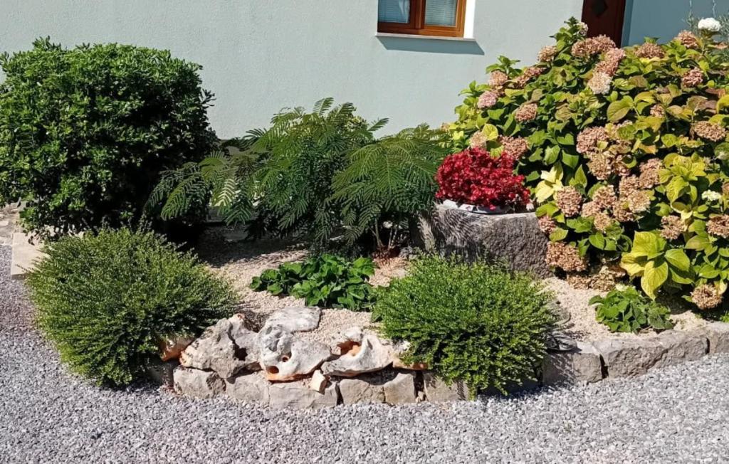 En have udenfor Apartman Kalac by Villas Guide