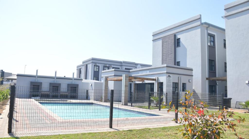 Piscina a Chartim Haven o a prop