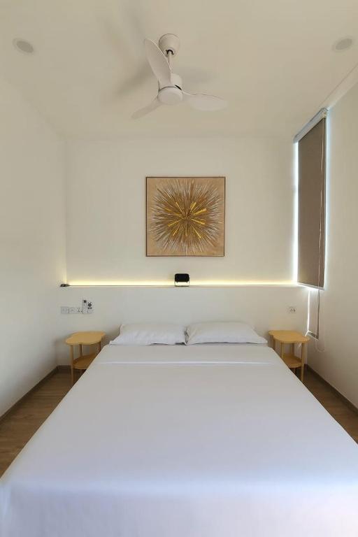 Luna Suites Comfort Stay in Lahad Datu - Deluxe Queen Room
