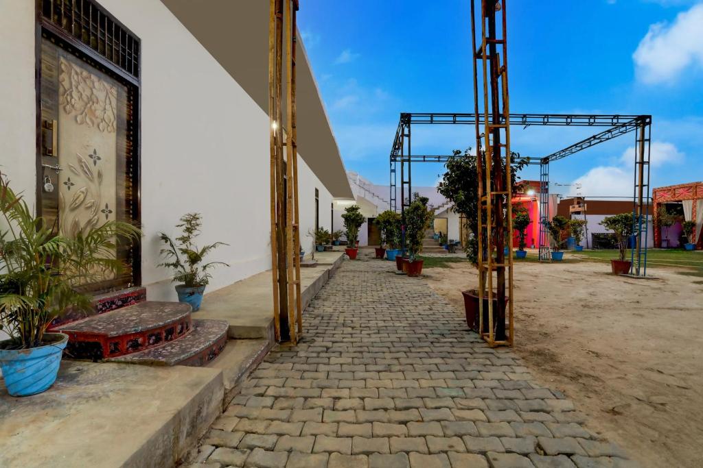 a cobblestone street in front of a building at Hotel O R R GARDEN HOTEL in Kānpur