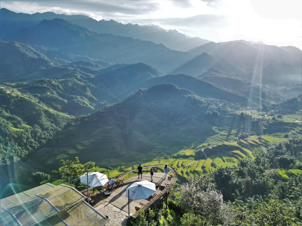 Phong cảnh thiên nhiên gần lều trại sang trọng