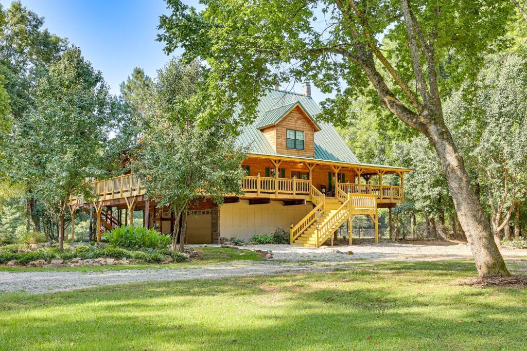 Κήπος έξω από το Creek Access, Games Family-Friendly Royal Retreat