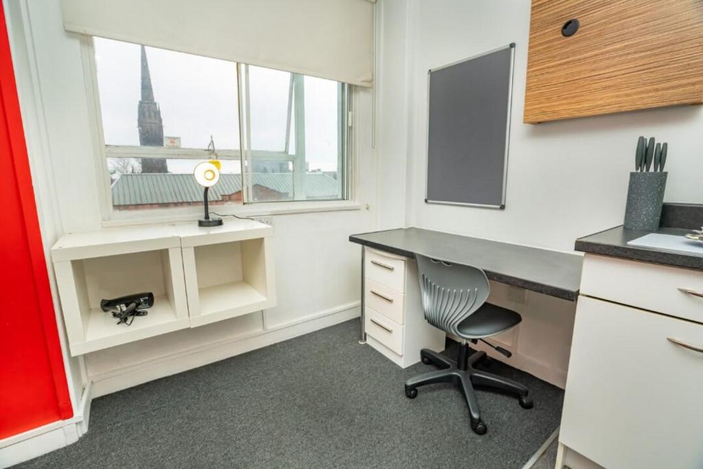 Φωτογραφία από το άλμπουμ του Bright & Roomy Central Coventry Budget Studio στο Κόβεντρι