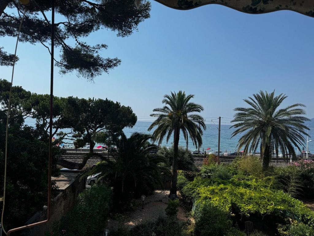 3-room apartment with sea view in Cannes