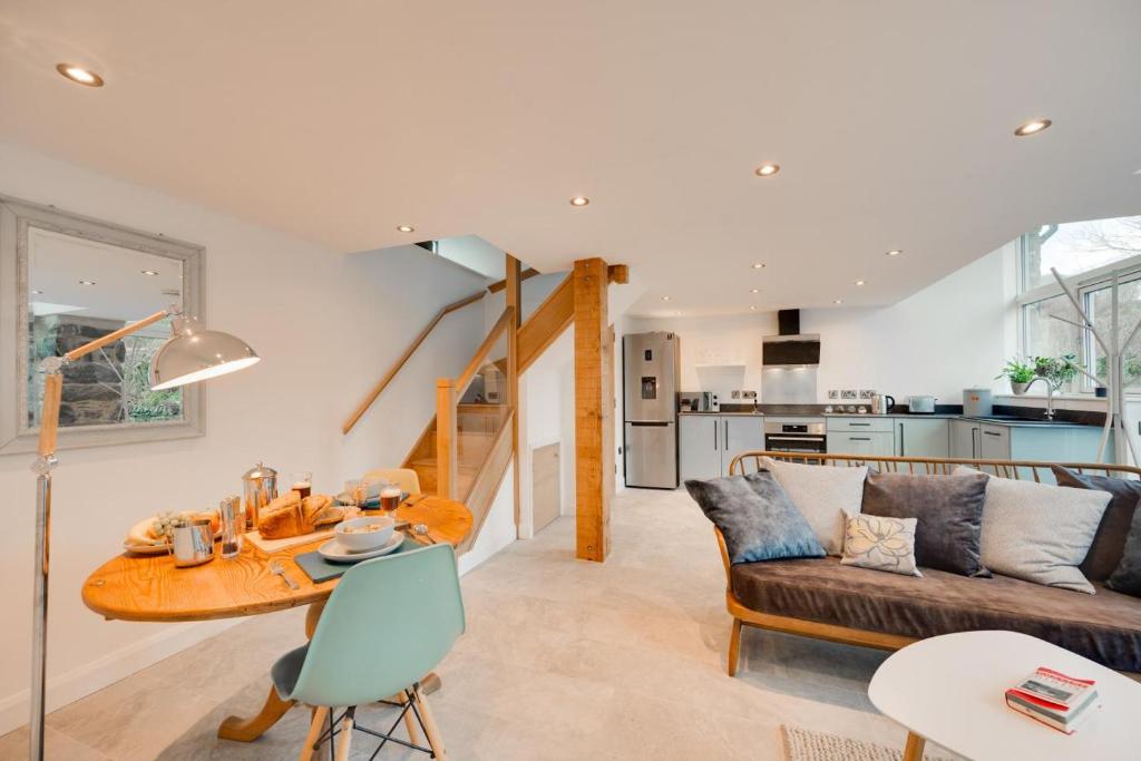a living room with a couch and a table at Cuddfan Idris in Dolgellau