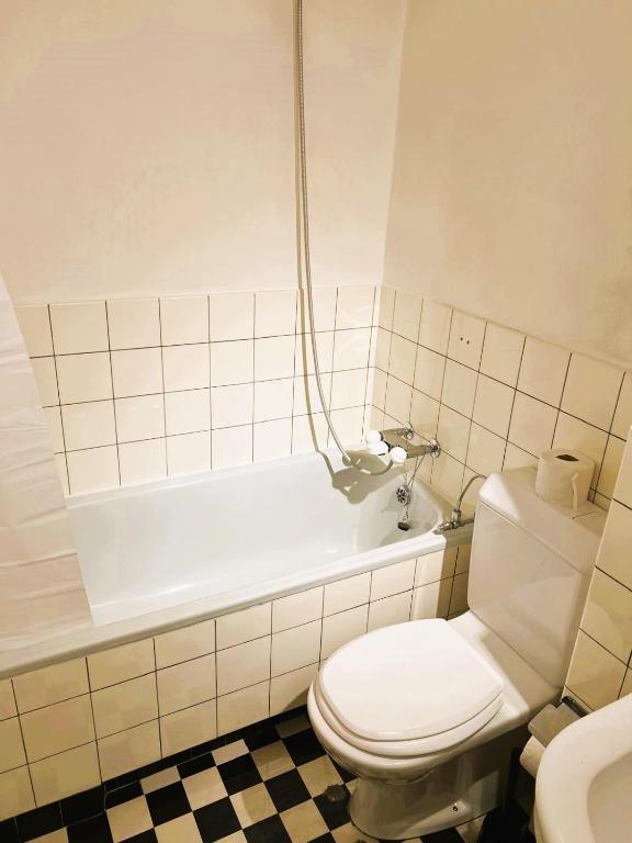 City Center Flats with Balcony Garden View Rigi Self Checkin - Resim 16