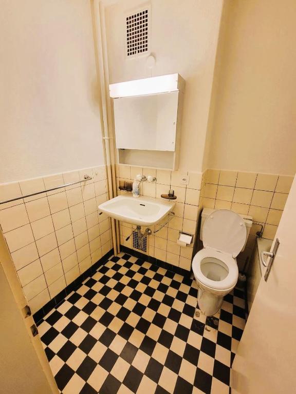 City Center Flats with Balcony Garden View Rigi Self Checkin - Resim 22