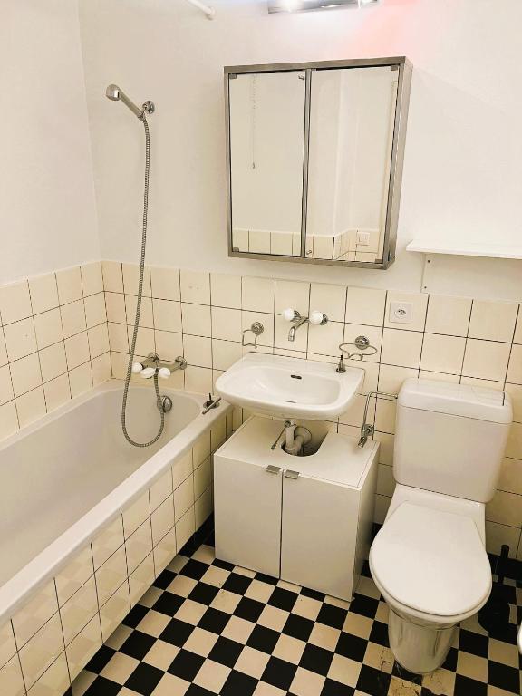 City Center Flats with Balcony Garden View Rigi Self Checkin - Resim 24