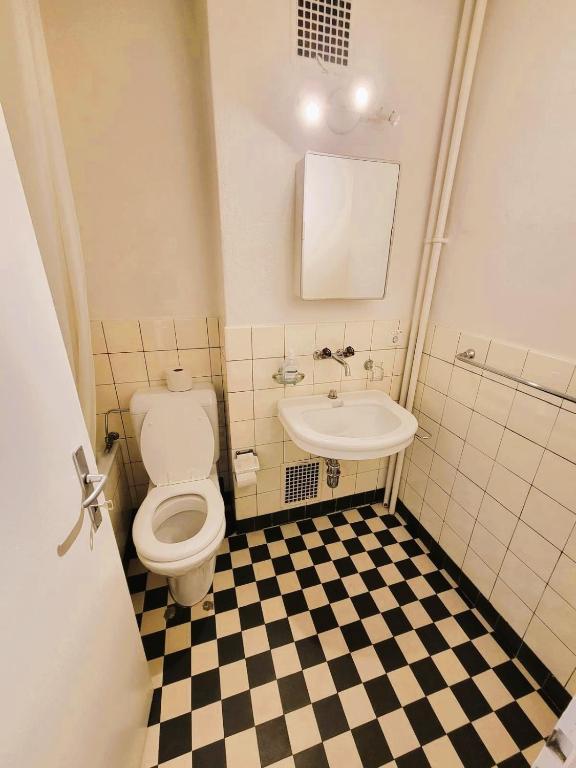 City Center Flats with Balcony Garden View Rigi Self Checkin - Resim 34