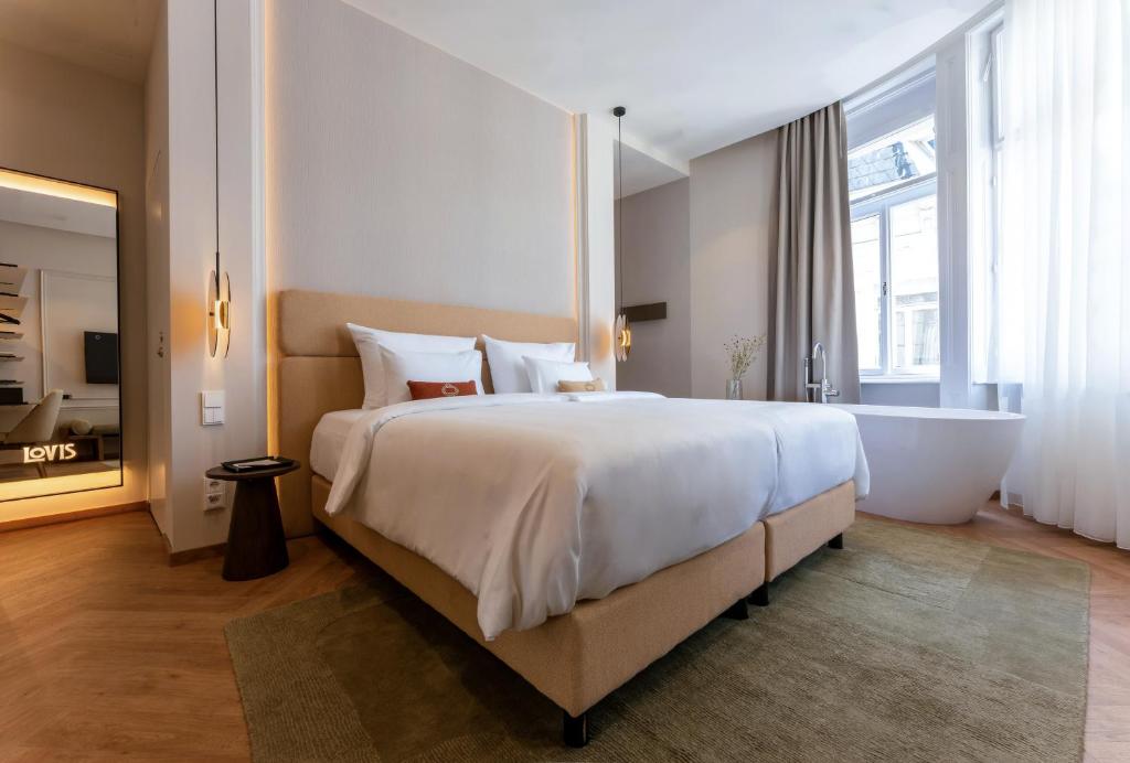 
Deluxe Double Room with Bath
