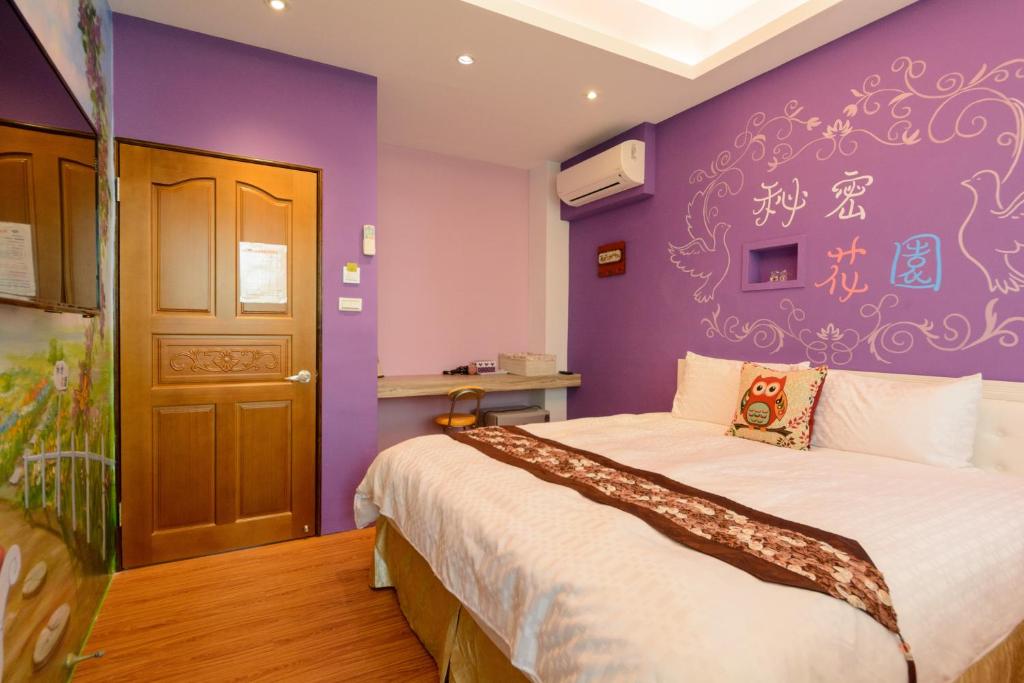 Love in Hengchun B&B tesisinde bir odada yatak veya yataklar